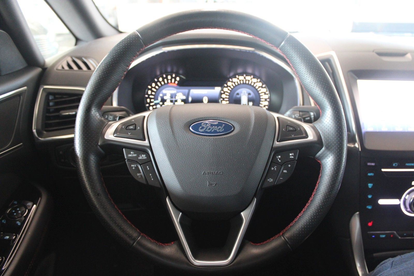 Fahrzeugabbildung Ford S-Max ST-Line Automatik ACC CAM LED Memory uvm.
