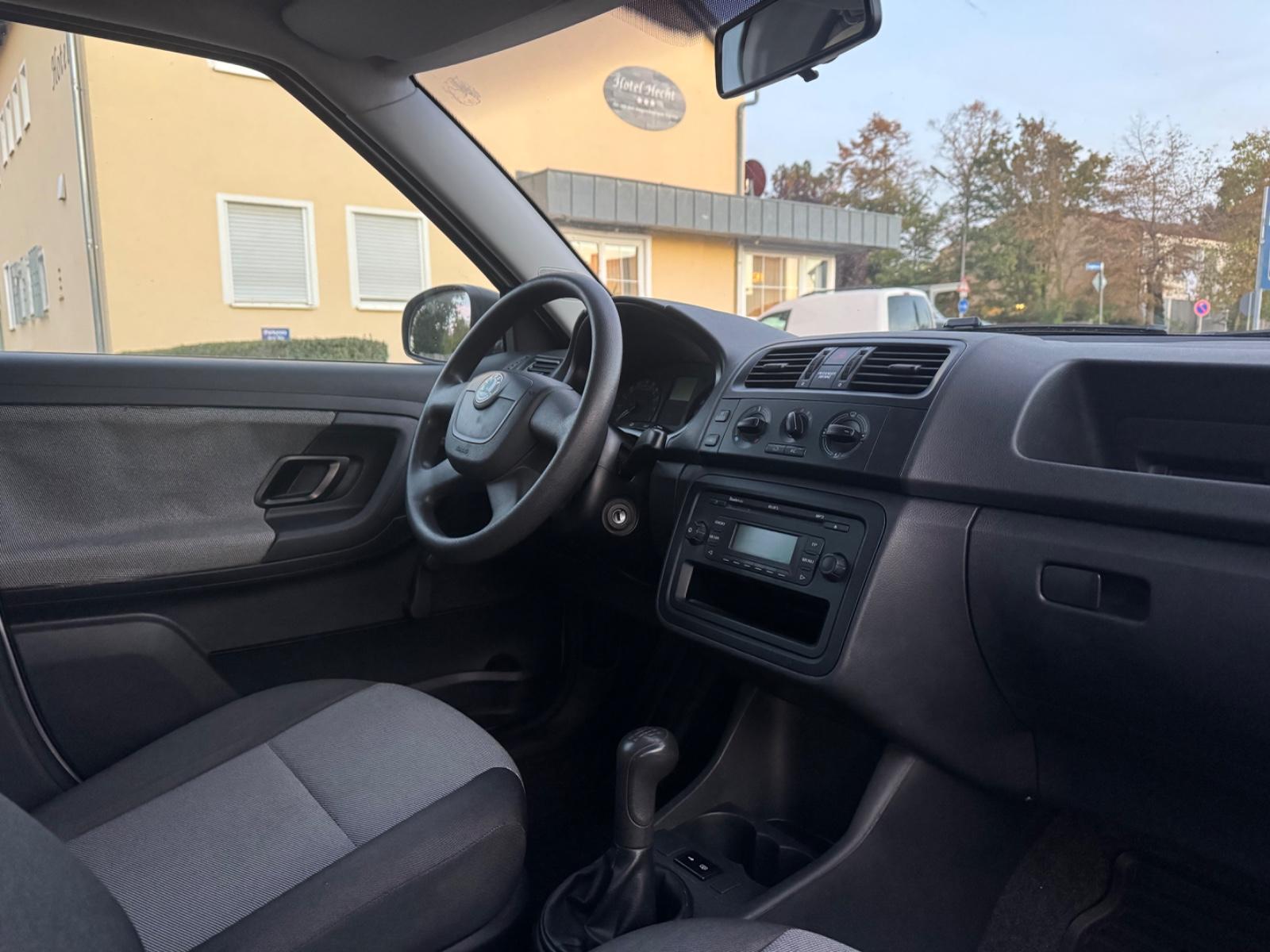 Skoda Fabia 2011 — photo 8