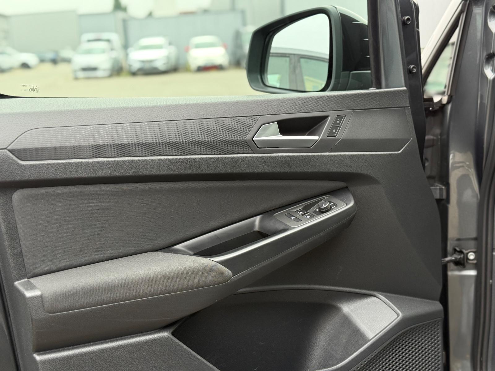 Volkswagen Caddy Maxi Move 7-Sitzer PANO StdHzg. AHK Ergo