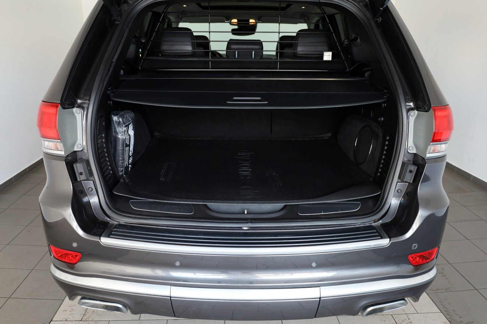 Fahrzeugabbildung Jeep Grand Cherokee 3.0CRD Summit Leder,Navi,Panorama