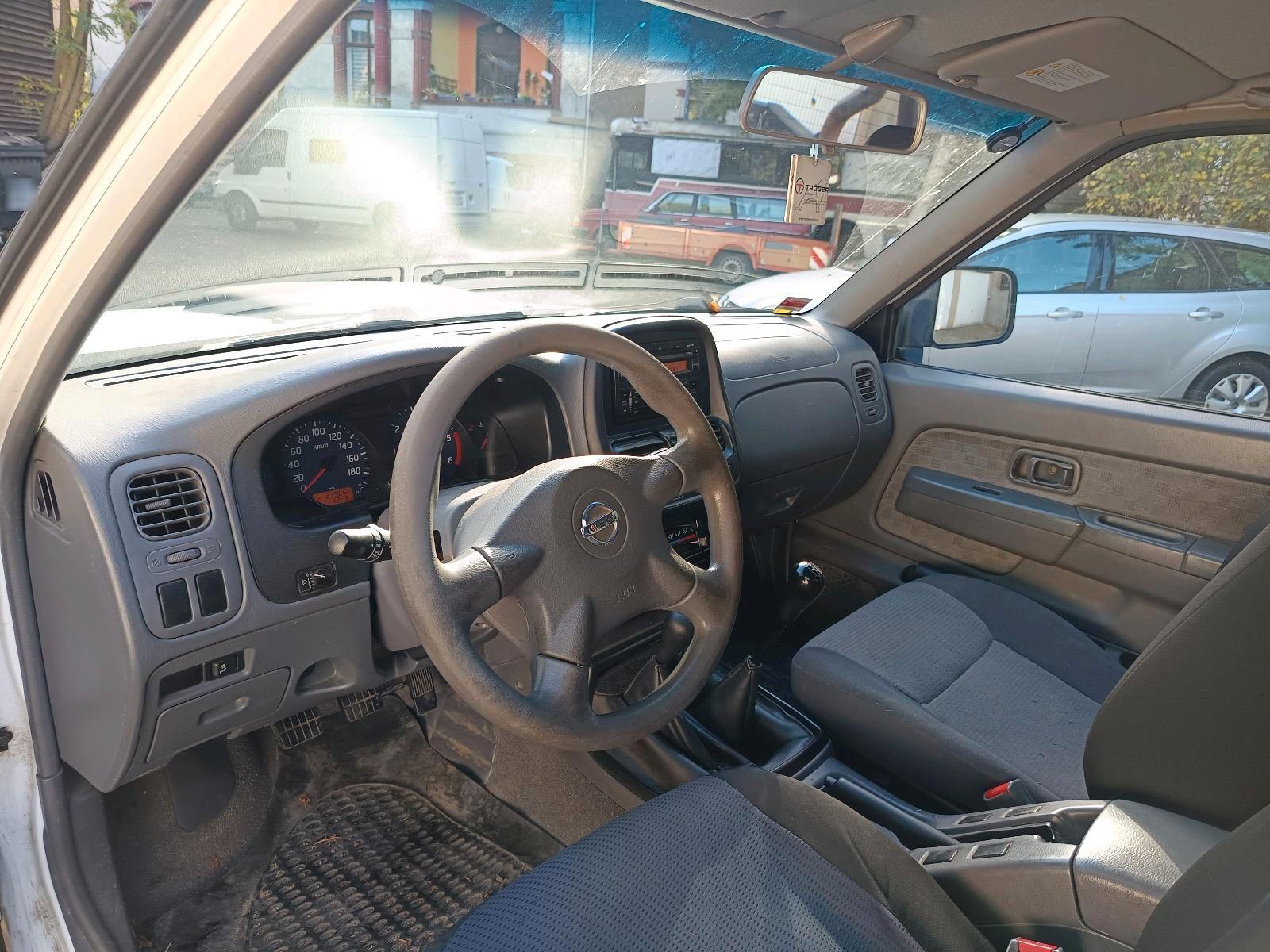 Nissan NP300 2011 — photo 6