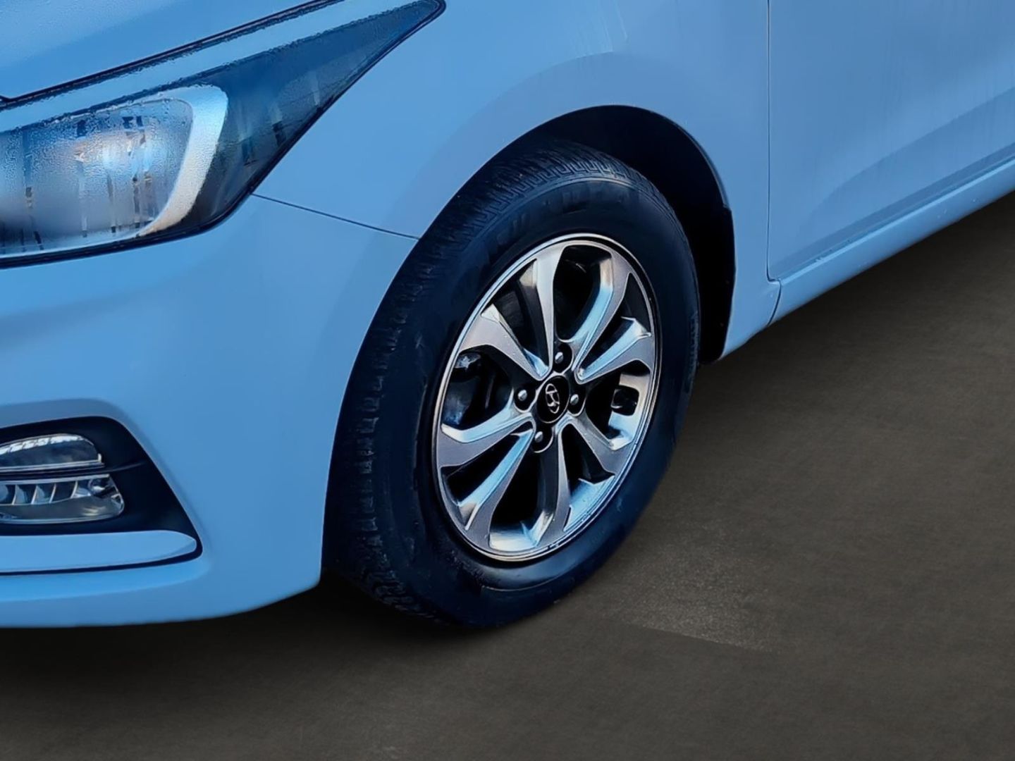 Fahrzeugabbildung Hyundai i20 ADVANTAGE 1.2 FL ALLWETTER+PDC+SHZ+KAMERA