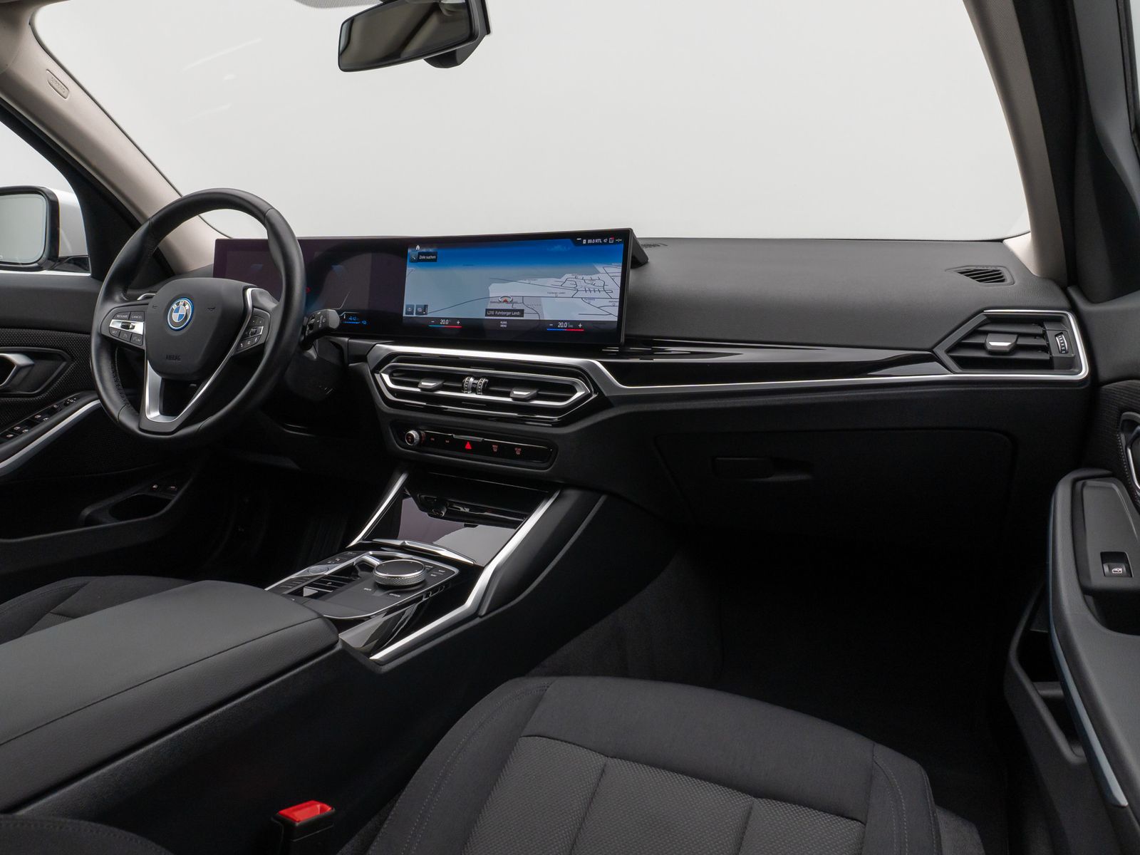 Fahrzeugabbildung BMW 320e DAB CockPitPlus PDC Geschwindigkeitsreg LED