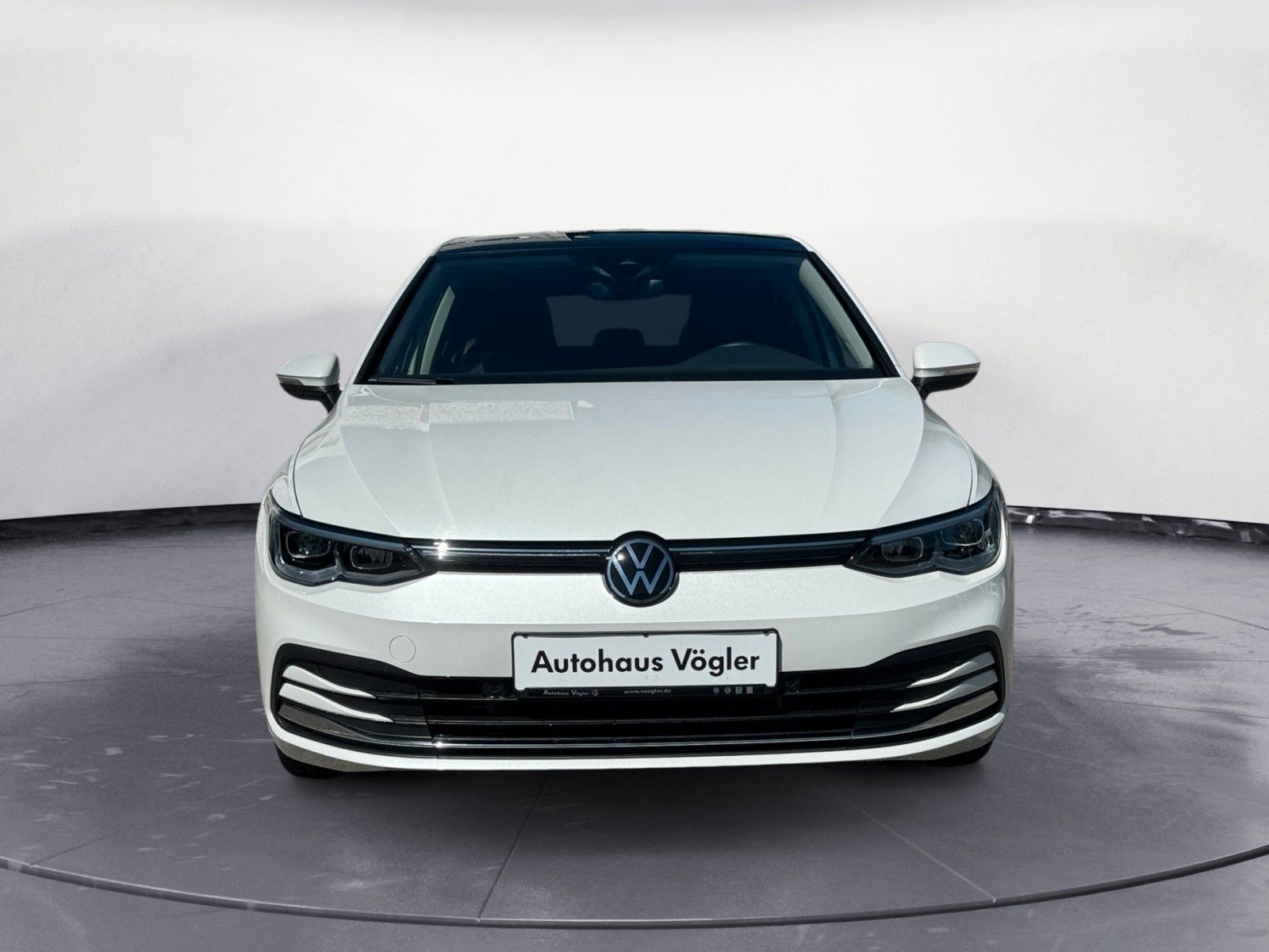 Golf Style Plug-In-Hybrid Navi Panoramadach