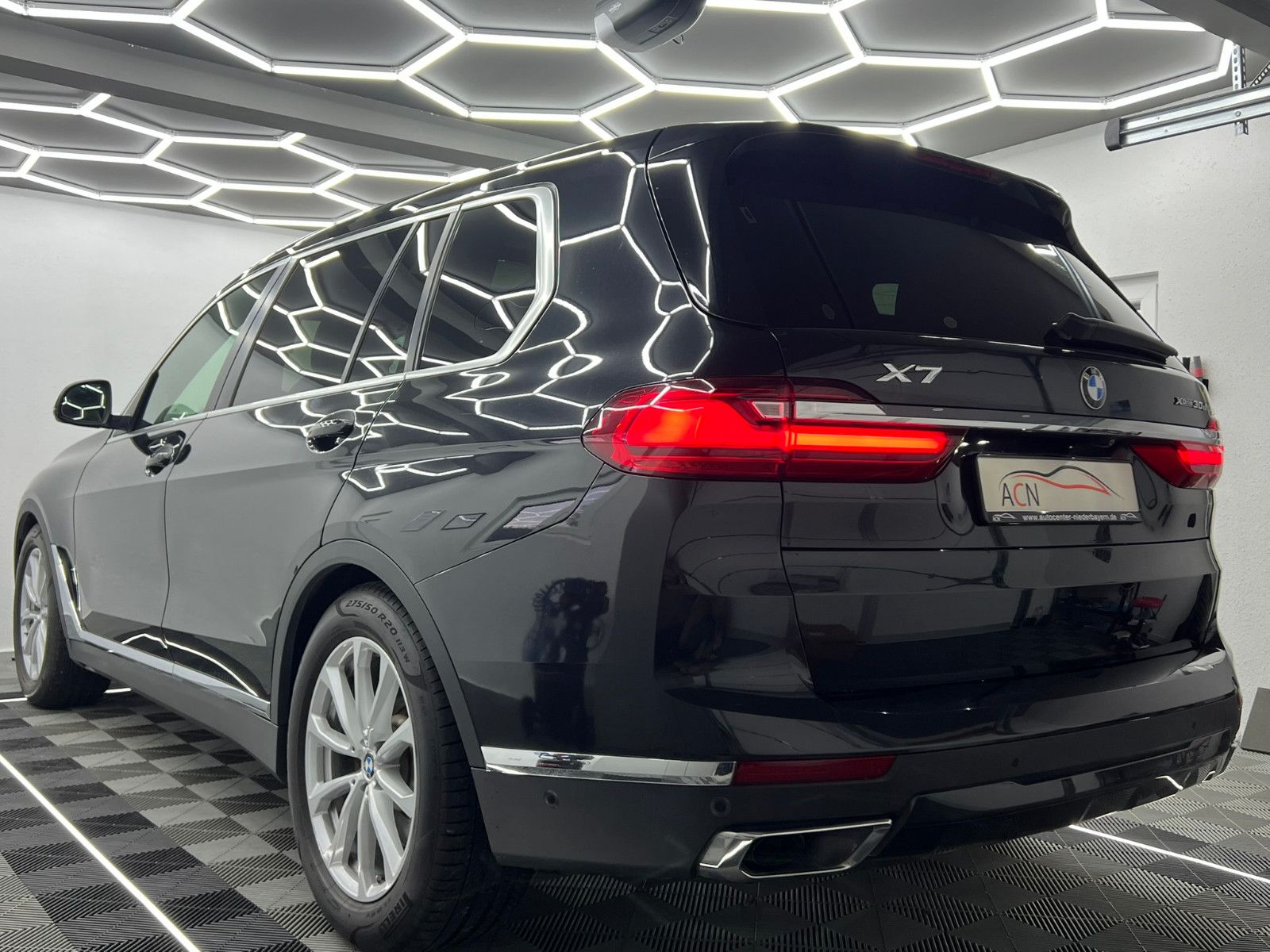 Fahrzeugabbildung BMW X7 xDrive 30d/AHK/B&W/SKYLOUNGE/MASSAGE/7-SITZER