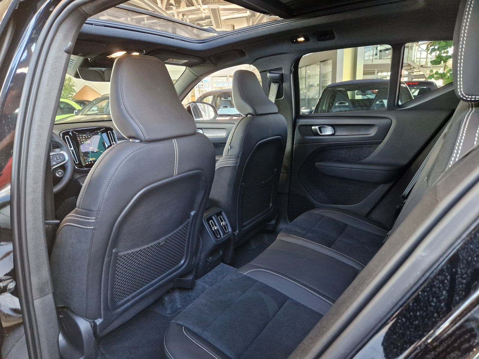 Fahrzeugabbildung Volvo XC40 Ultra Dark PANO KLIMA ALU AHK NAVI