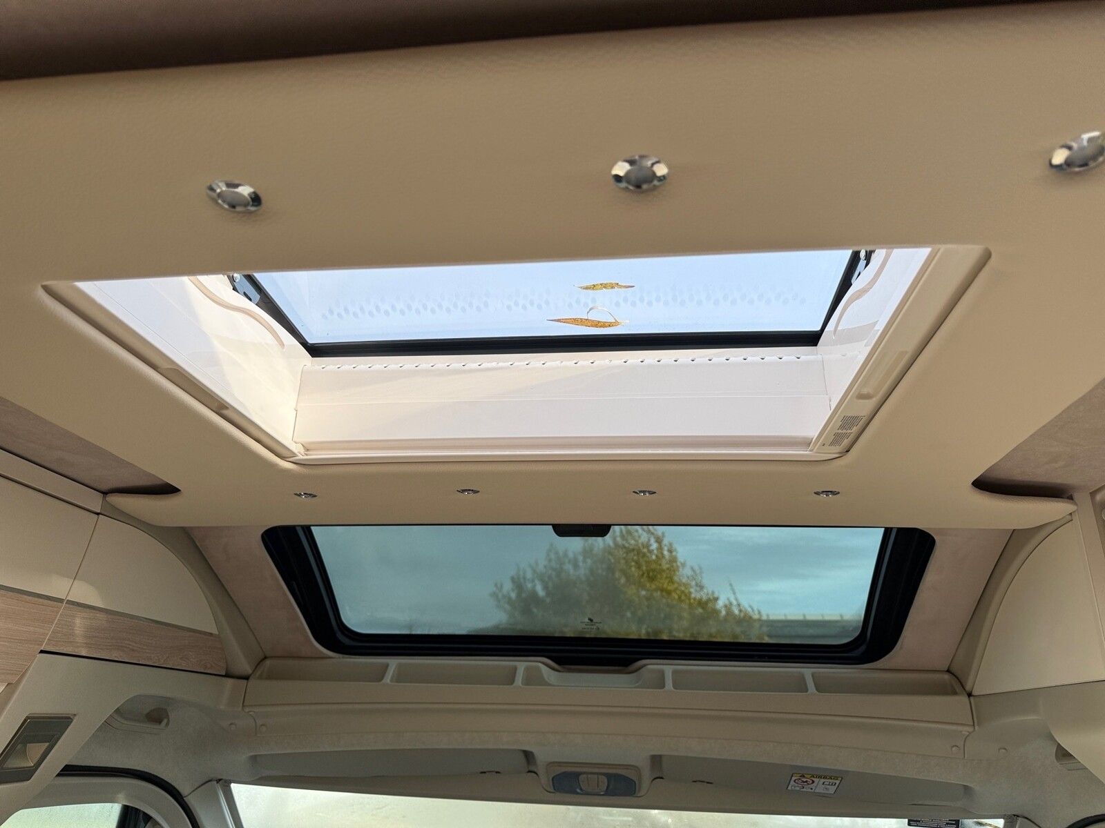 Fahrzeugabbildung Eura Mobil Van V 595 HB Alufelgen, RFK, Captain-Chair-Sitze