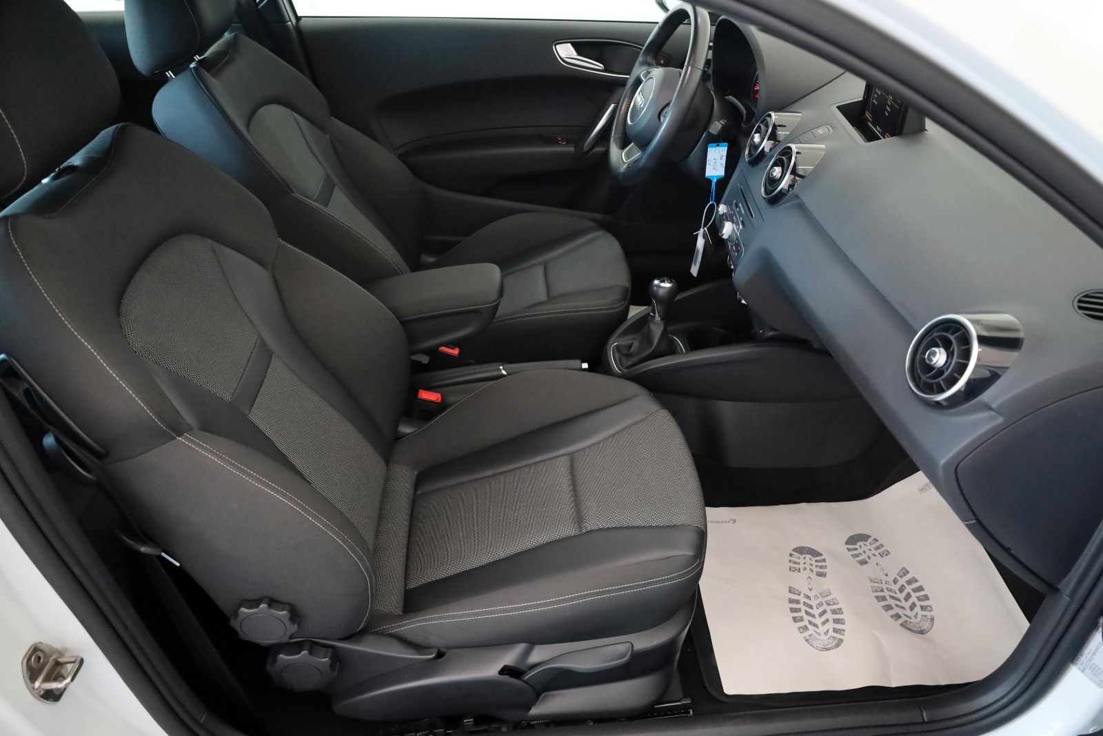 Fahrzeugabbildung Audi A1 sport,Teilleder,Sportsitze,Sportfahrwerk,Shzg