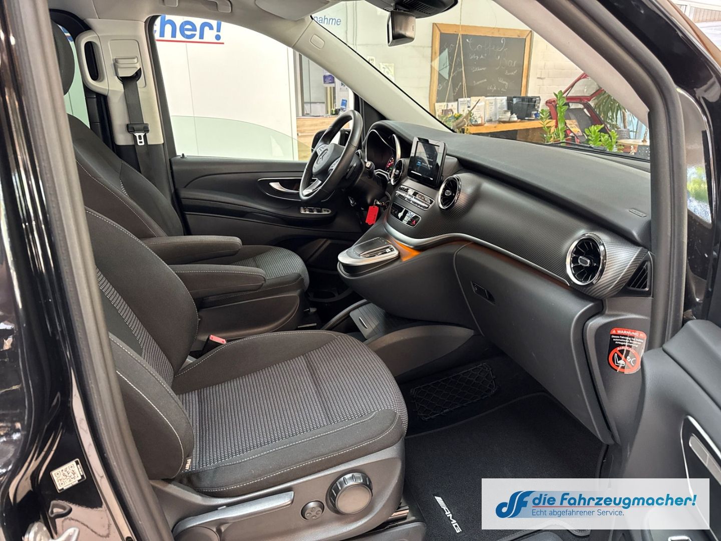 Fahrzeugabbildung Mercedes-Benz V 300 -Klasse  EDITION 2020 4MATIC lang AMG AHK-