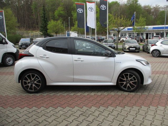 Fahrzeugabbildung Toyota Yaris Hybrid Style