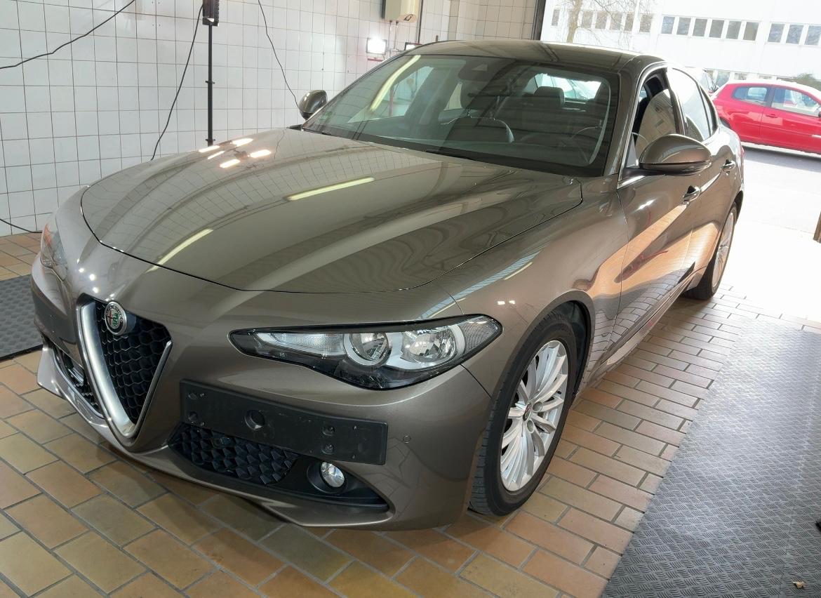 Alfa Romeo Giulia Super 1.HAND 29.000KM! KAMERA NAVI TEMPO.