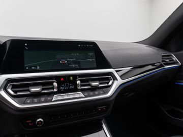 Fahrzeugabbildung BMW 320d Tour Sport Line AHK Standheizung LaserLicht