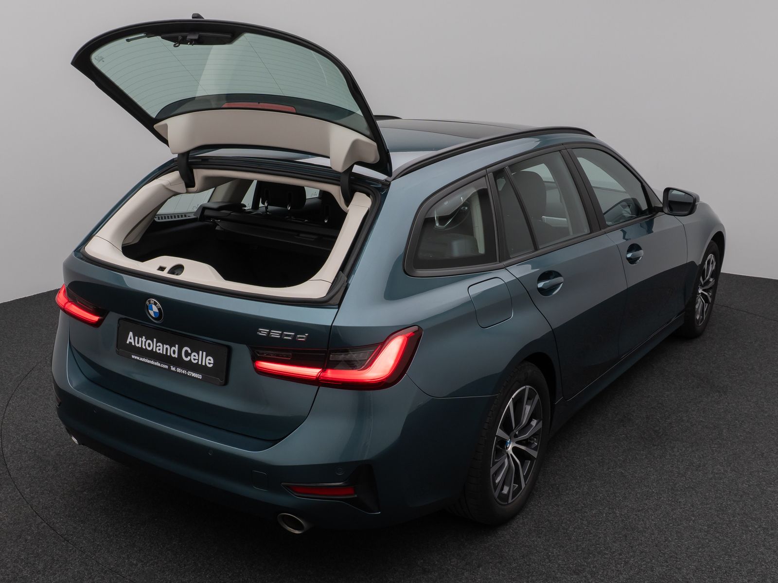 Fahrzeugabbildung BMW 320d Panorama DAB PDC Sitzhzg Geschwindigkeitsre