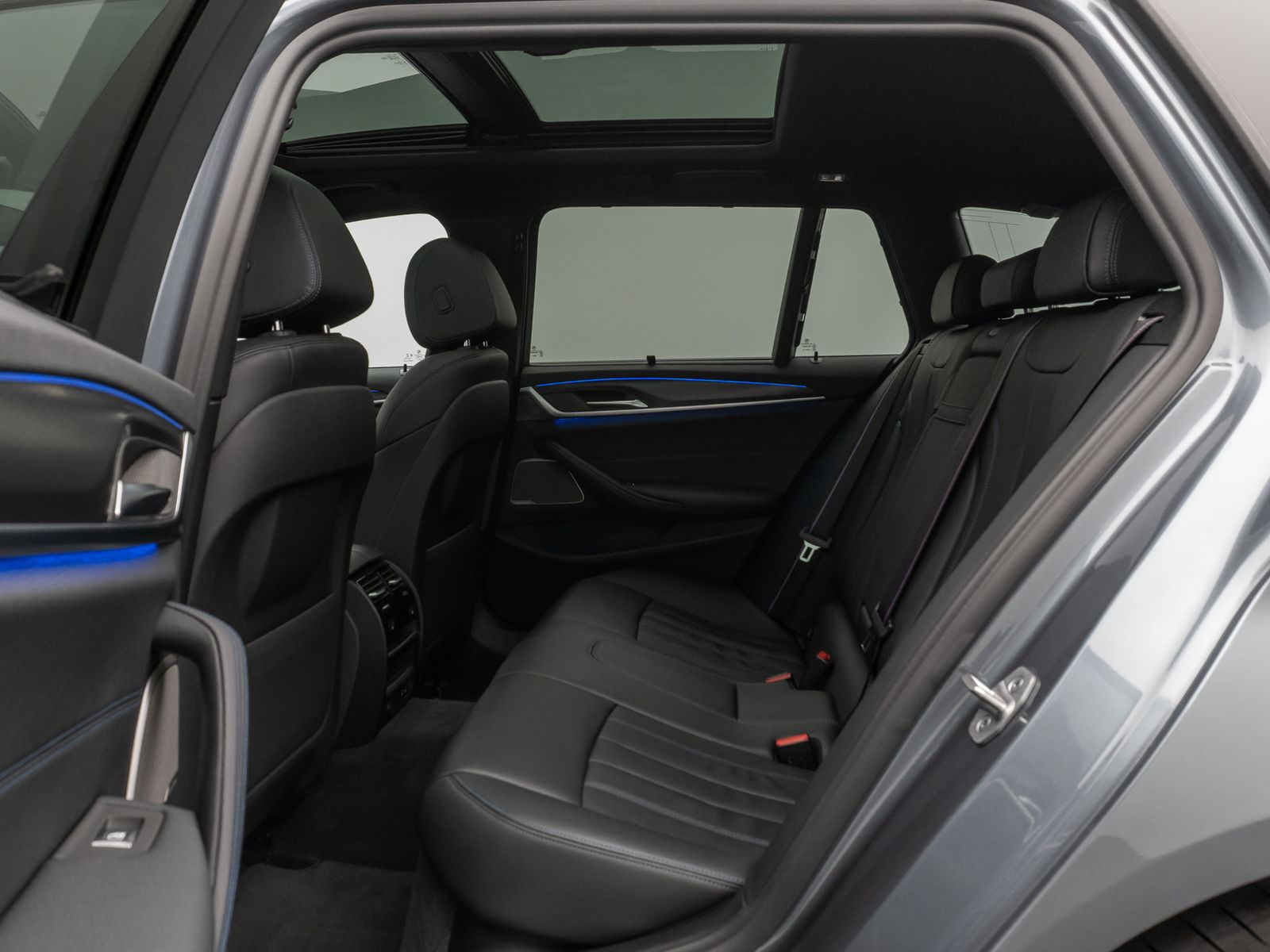 Fahrzeugabbildung BMW 540i xD M Sport Panorama DAB H/K DispKey 19Zoll