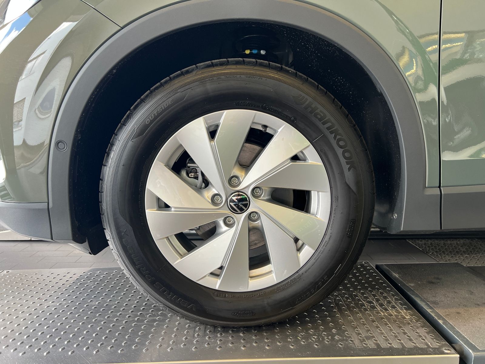 Fahrzeugabbildung Volkswagen Tiguan LIFE 1.5 eTSI DSG *AHK, LED Plus, Kamera,