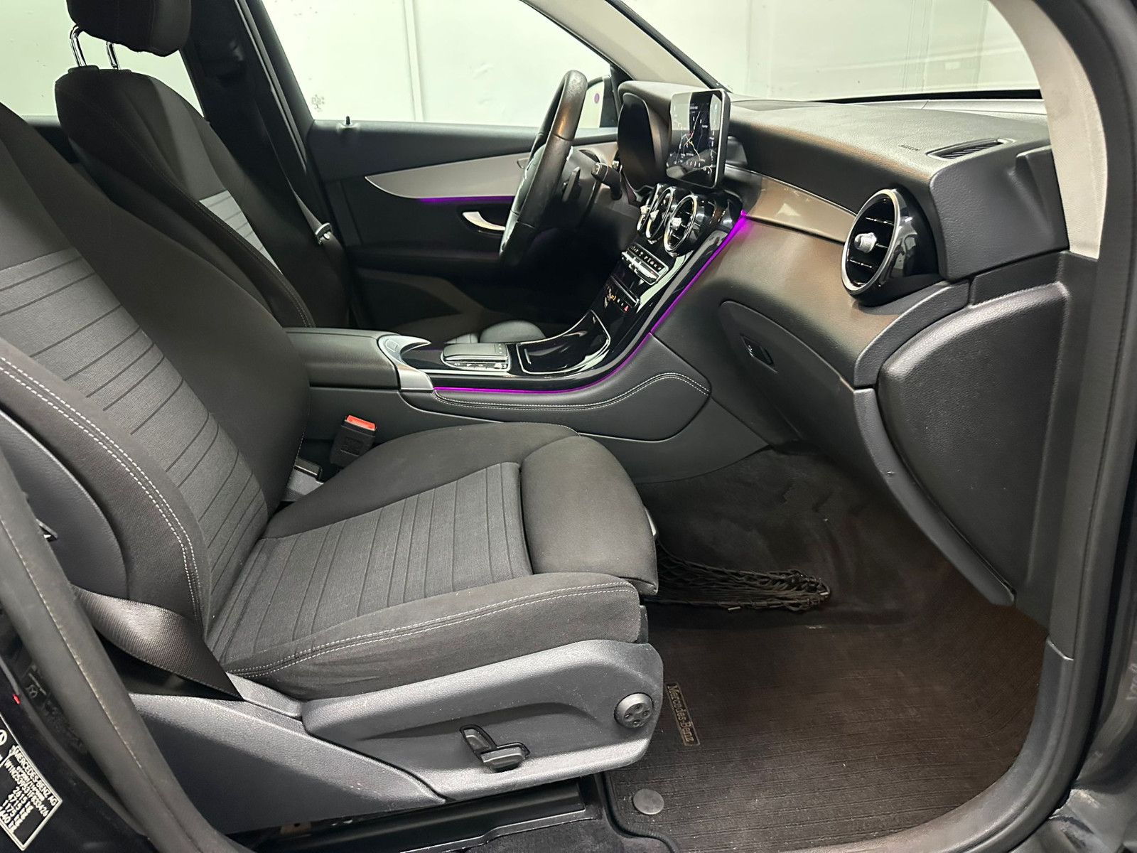 Fahrzeugabbildung Mercedes-Benz GLC 300 e 4MATIC Autom. *NIGHT*LED*AHK*