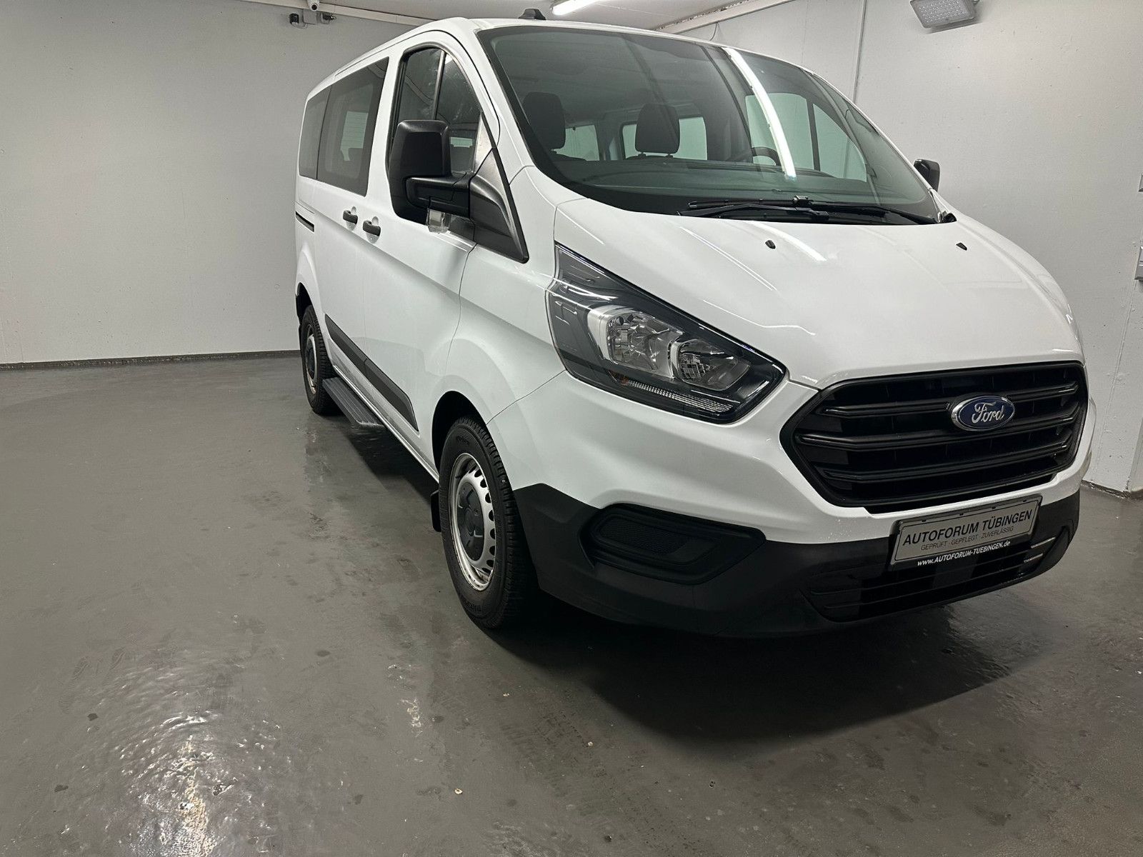 Fahrzeugabbildung Ford Transit Custom 320 L1H1 Trend* 9-SITZE *KLIMA*