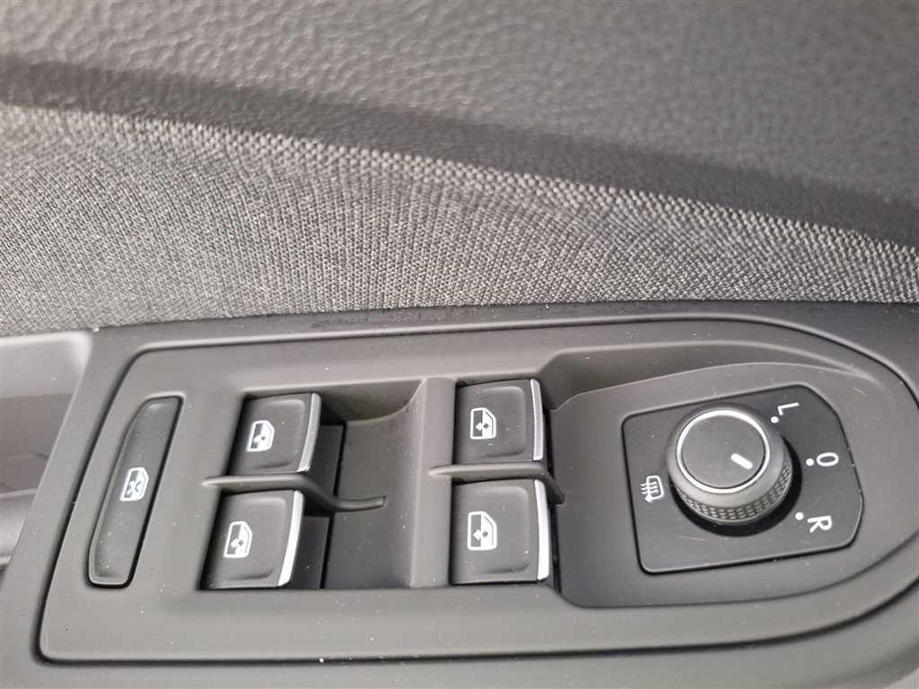 Volkswagen Golf Variant Life 2.0 TDI Navi AHK Winterpaket