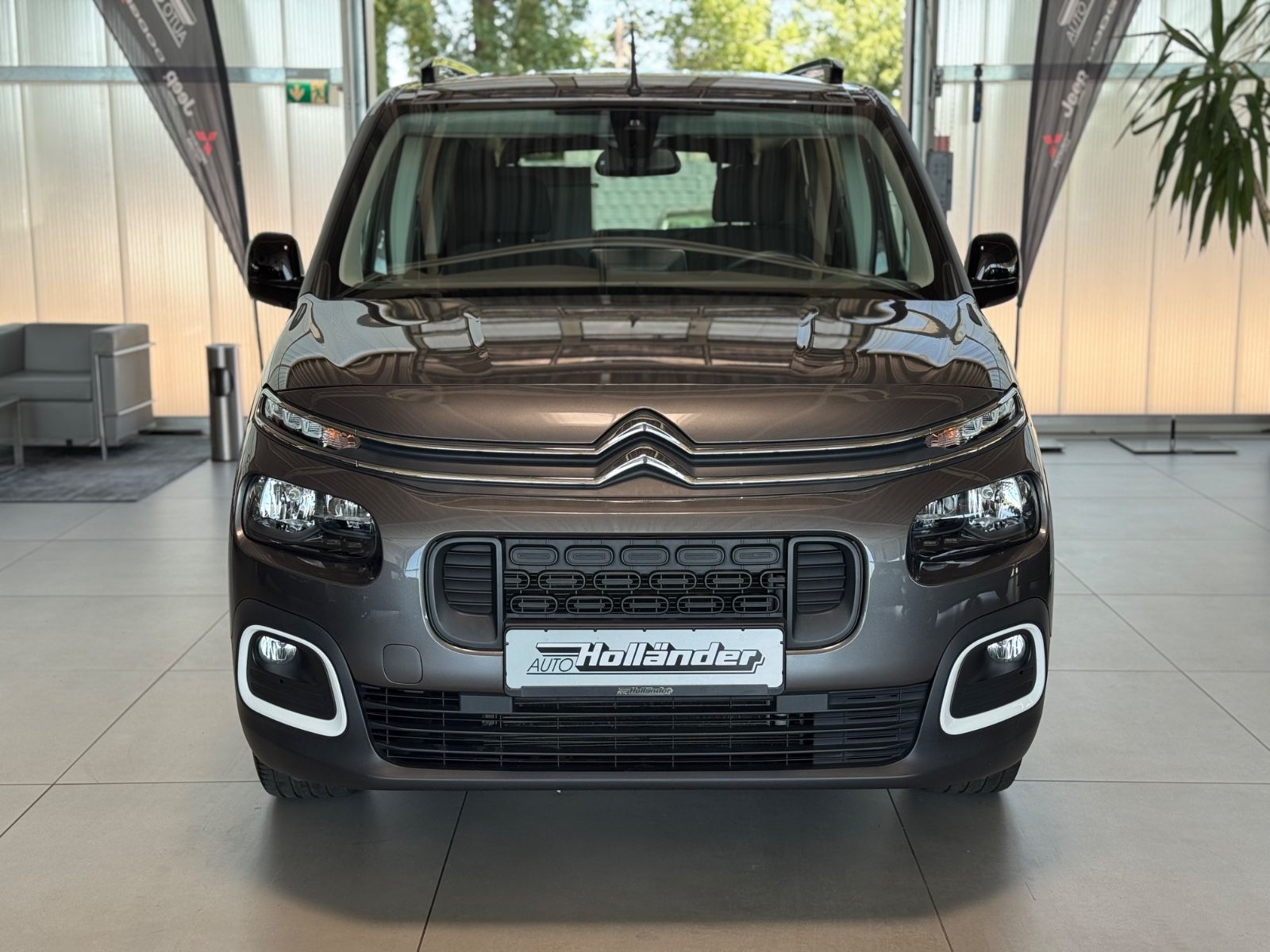 Fahrzeugabbildung Citroën Berlingo 1.5 BlueHDi 130 FAP Shine XL "Camping"