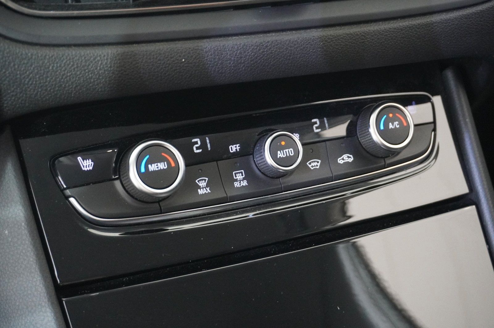 Fahrzeugabbildung Opel Grandland (X) 1.5D ELEGACE NAVI/LED/KAMERA/AHK