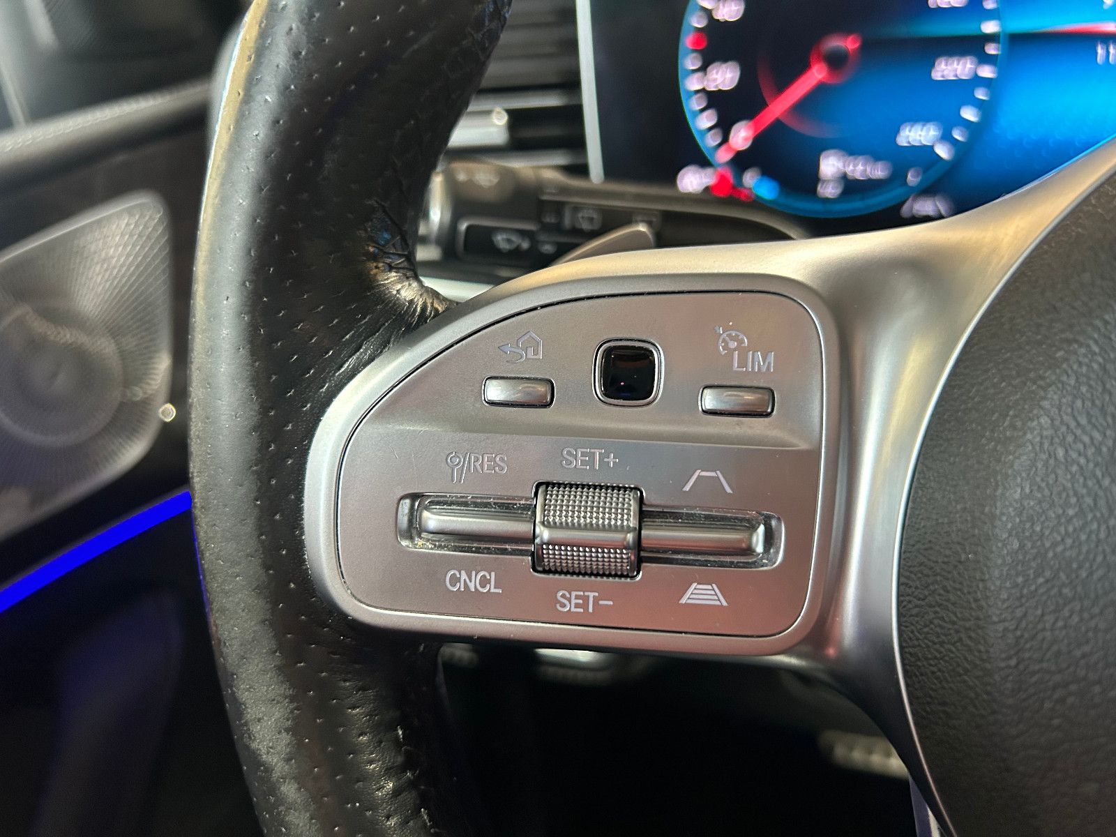 Fahrzeugabbildung Mercedes-Benz GLS 400 d 4Matic/AMG/360°/7-SITZ/HEAD-UP/APPLE/