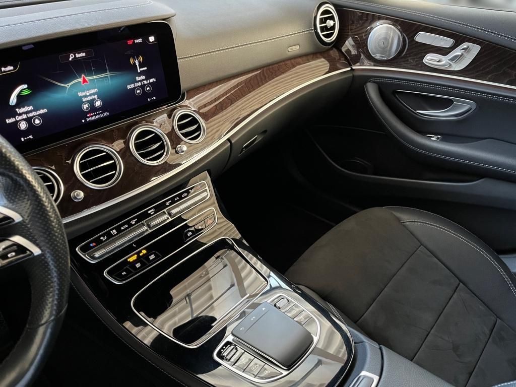 Fahrzeugabbildung Mercedes-Benz E 220 d T AMG AHK ACC 360° LED Burmester Memory