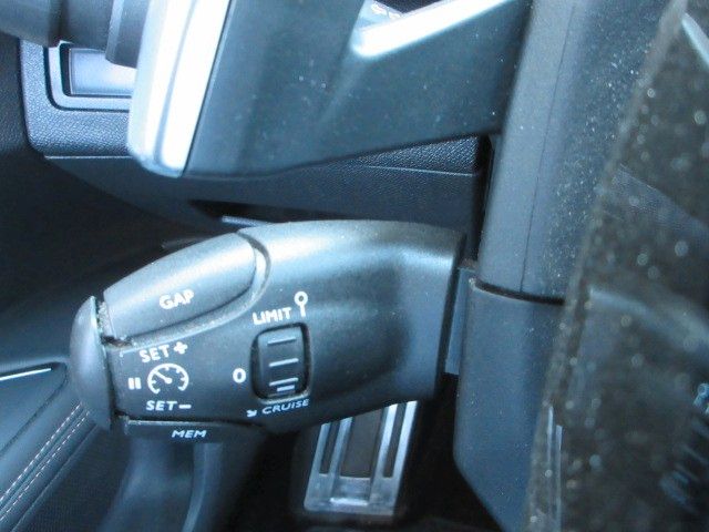 Fahrzeugabbildung Peugeot 5008 GT-LINE 1.2T LED/NAV/SHZ/PDC/360°/LEDER/AHK