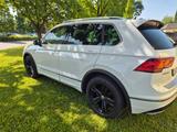 Volkswagen Tiguan 2.0 TSI  3×R LINE 230 ps DSG 4M Vollaustt - Volkswagen Tiguan: 3.0