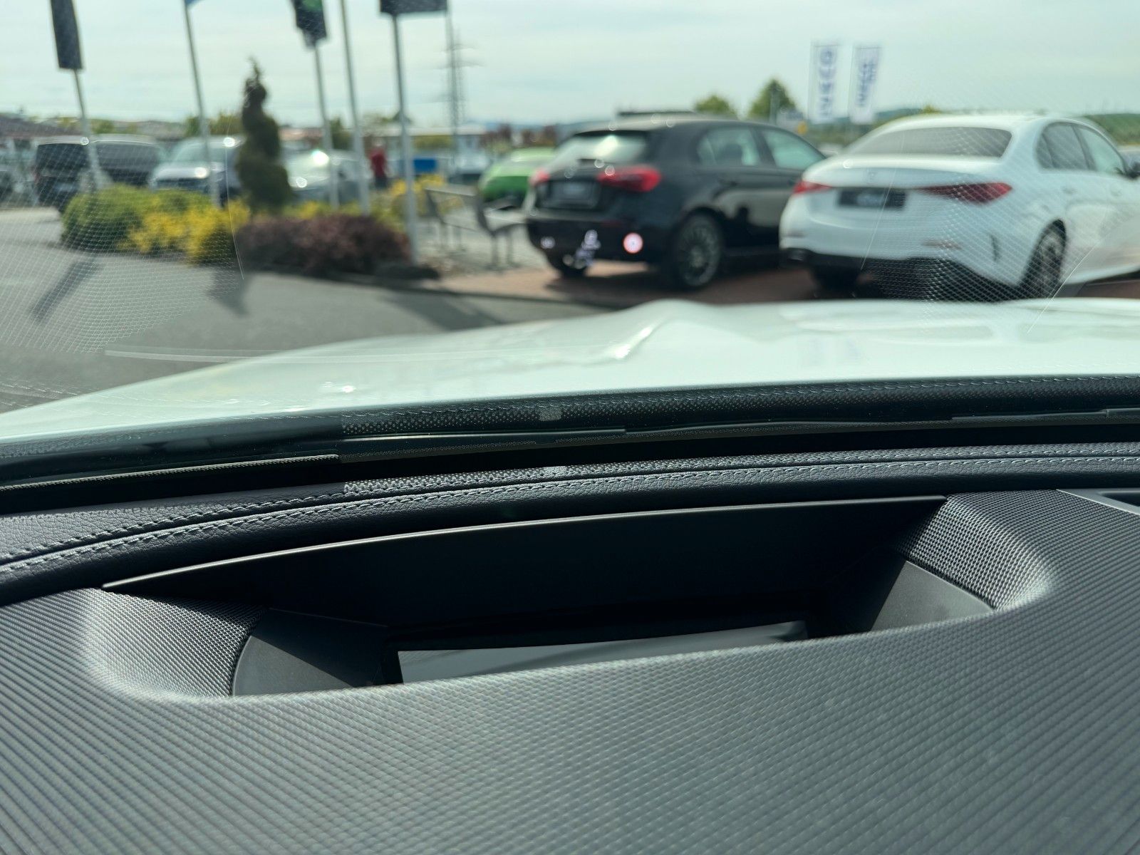 Fahrzeugabbildung Mercedes-Benz E 300e T AMG+Pano+Burm+Distr+HUD+360