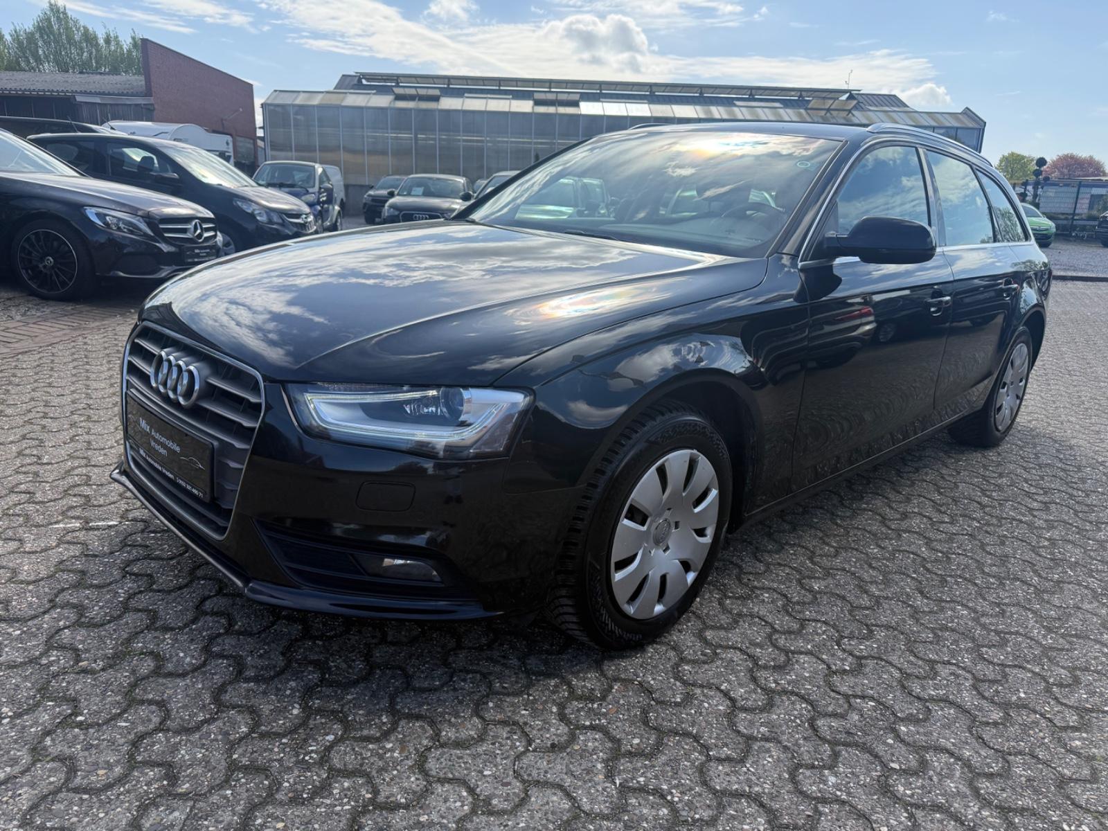 Audi A4 2013 — вигляд ззаду