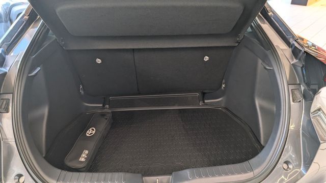 Fahrzeugabbildung Toyota C-HR 1.8 FWD Team Deutschland KlimaA,Navi,SHZ