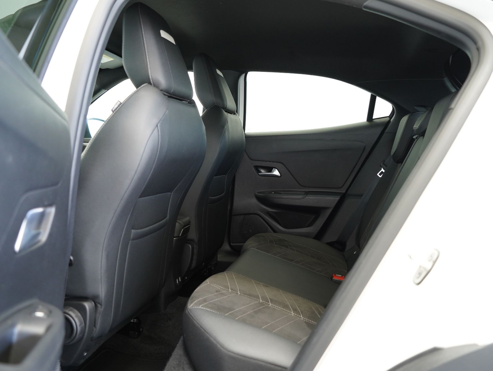 Fahrzeugabbildung Opel Mokka e Ultimate INTELLILUX/ACC/NAVI/SOH