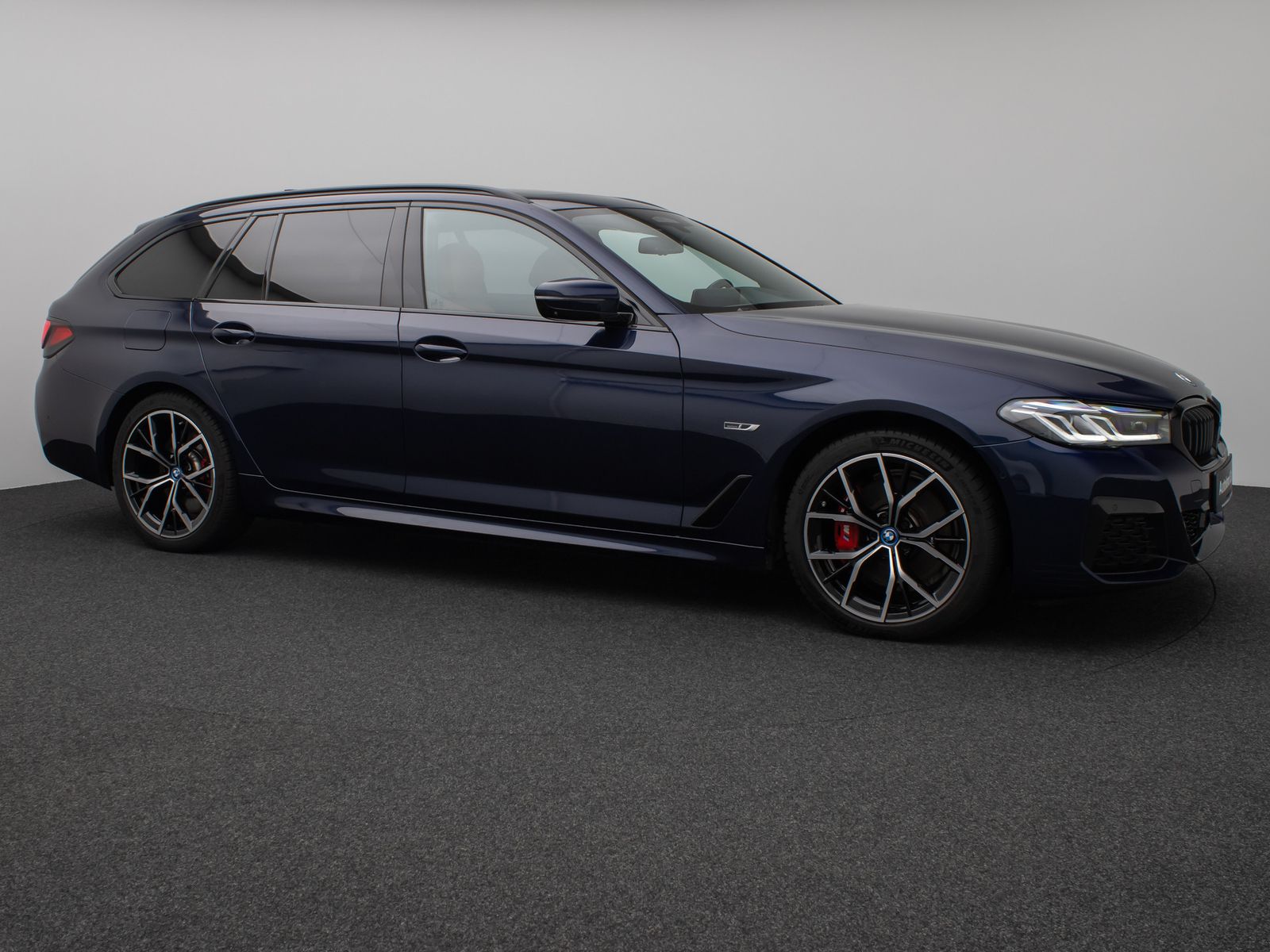 Fahrzeugabbildung BMW 530e xD M Sport Panorama 360°Laser HUD DAB H/K