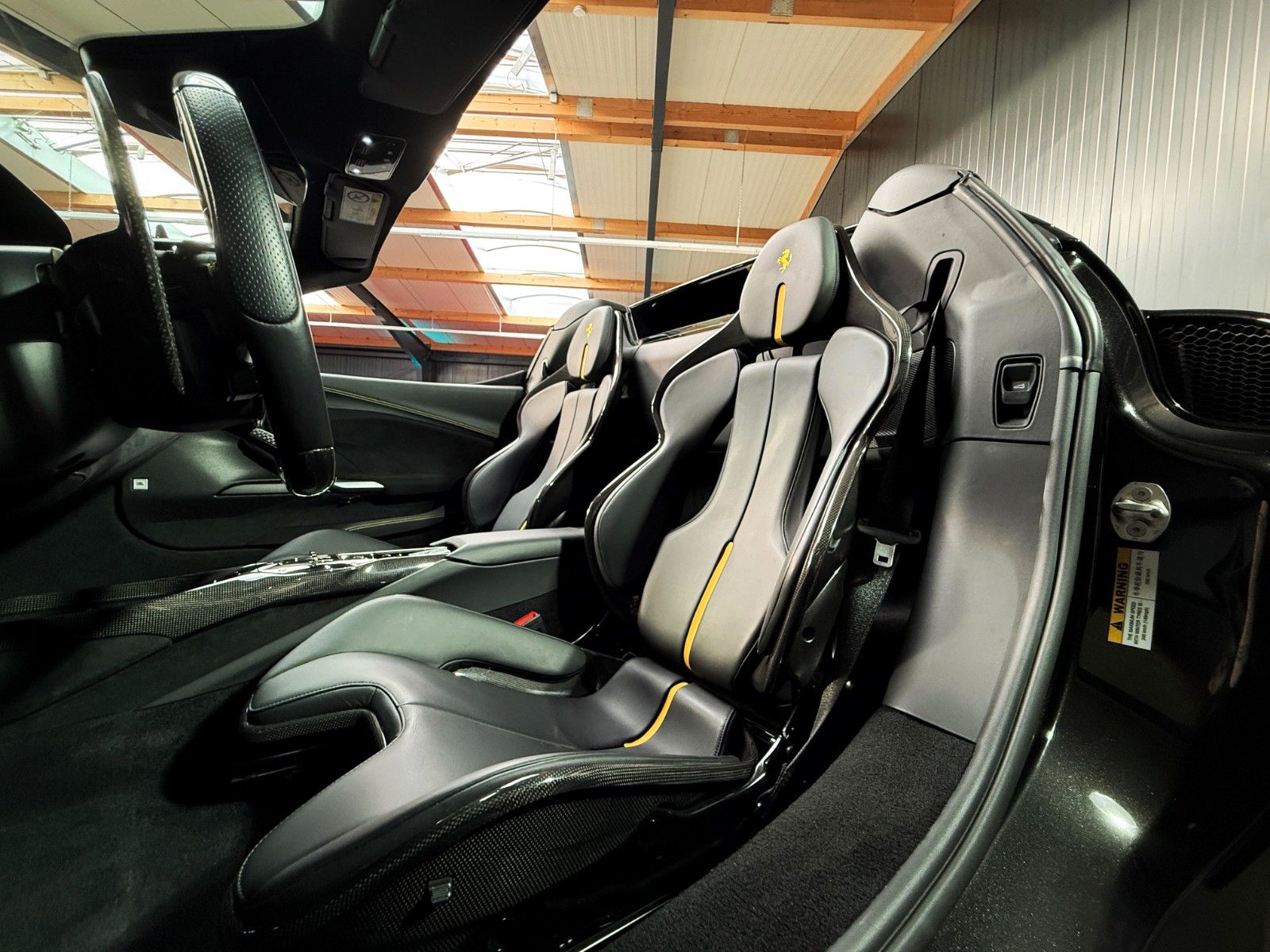 Fahrzeugabbildung Ferrari 296 GTS + Nero Extracampione + Racing Seats