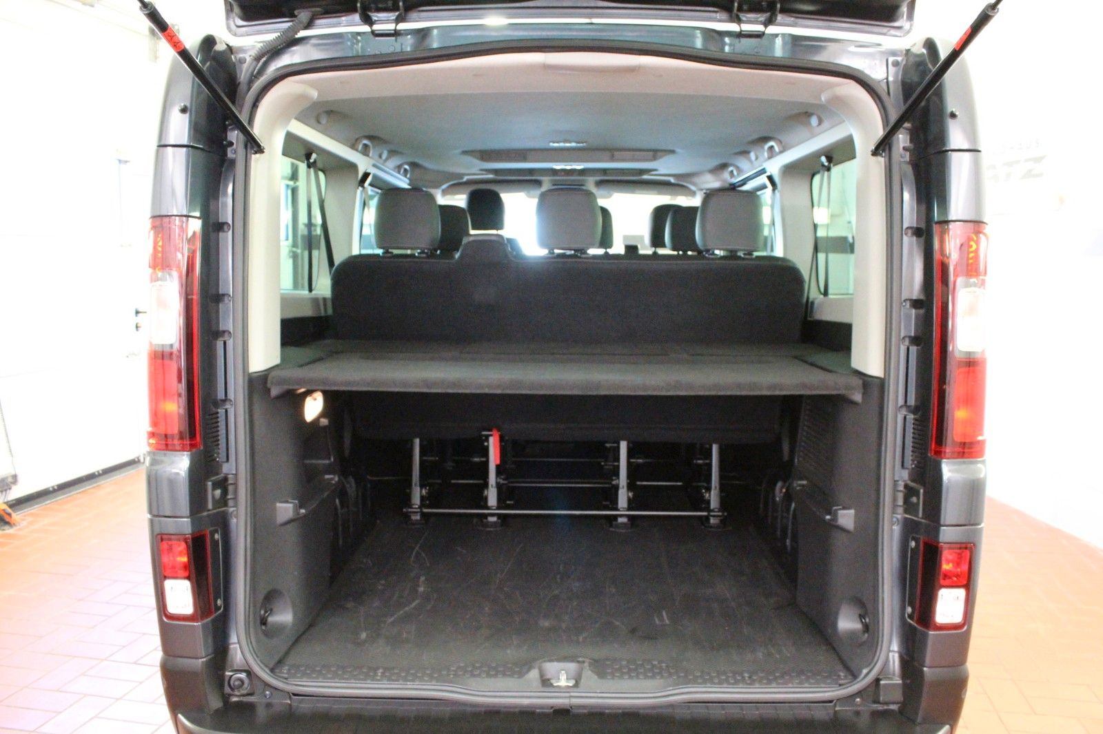 Fahrzeugabbildung Renault Trafic Grand L2 dCi 110 Blue*9-Sitzer*