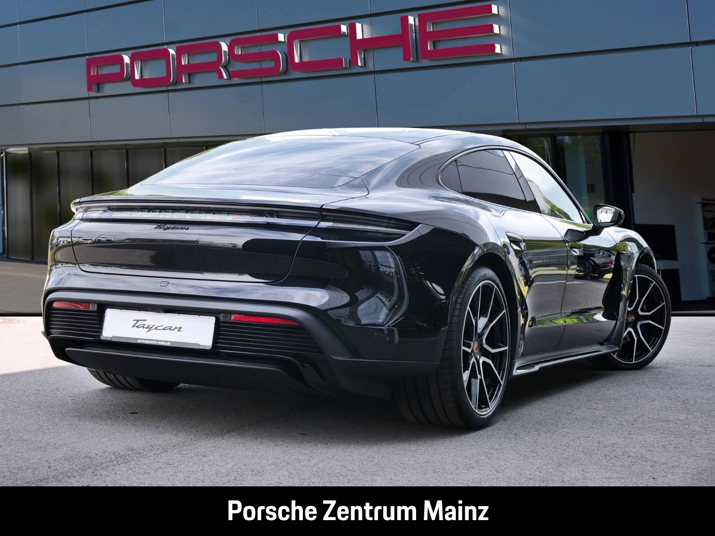 Porsche Taycan Black Edition InnoDrive Soft-Close BOSE imagem 3