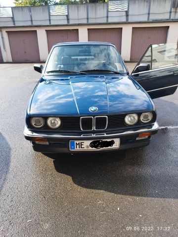 BMW Oldtimer BMW 320i Cabrio 