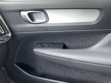 Volvo XC40 D3 Momentum Pro Kam.+KeyLess+LED+Navi+SHZ