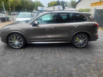 Porsche Cayenne - 2