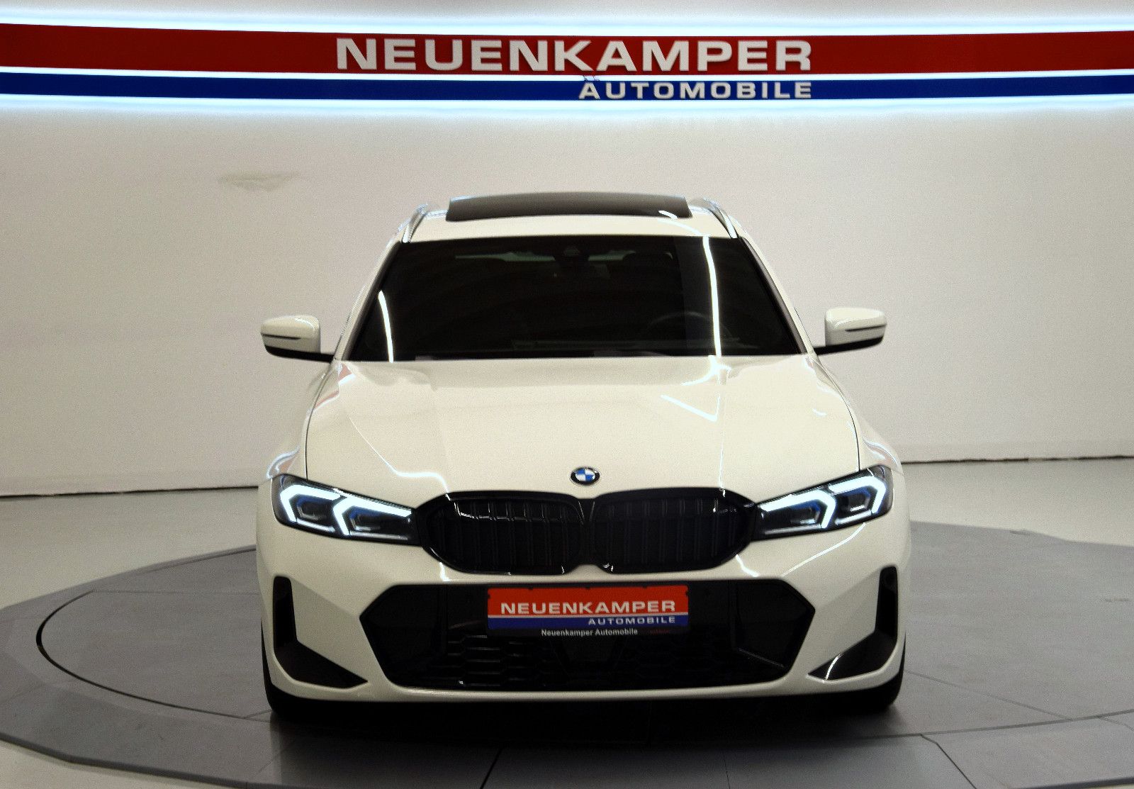 Fahrzeugabbildung BMW 330d Touring M Sport Panorama ACC HuD Memory LED