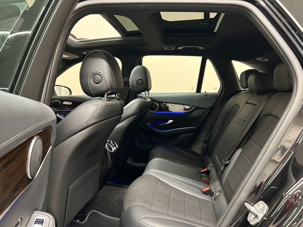 Mercedes-Benz GLC 300 GLC300 4M *AMG LINE*PANO*KAMERA*AHK*LED*CARPLAY*