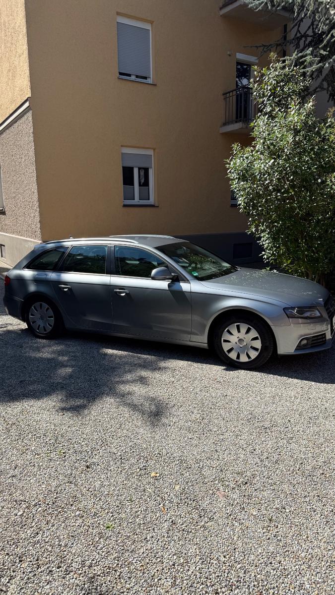 Audi A4 2009 — photo 7