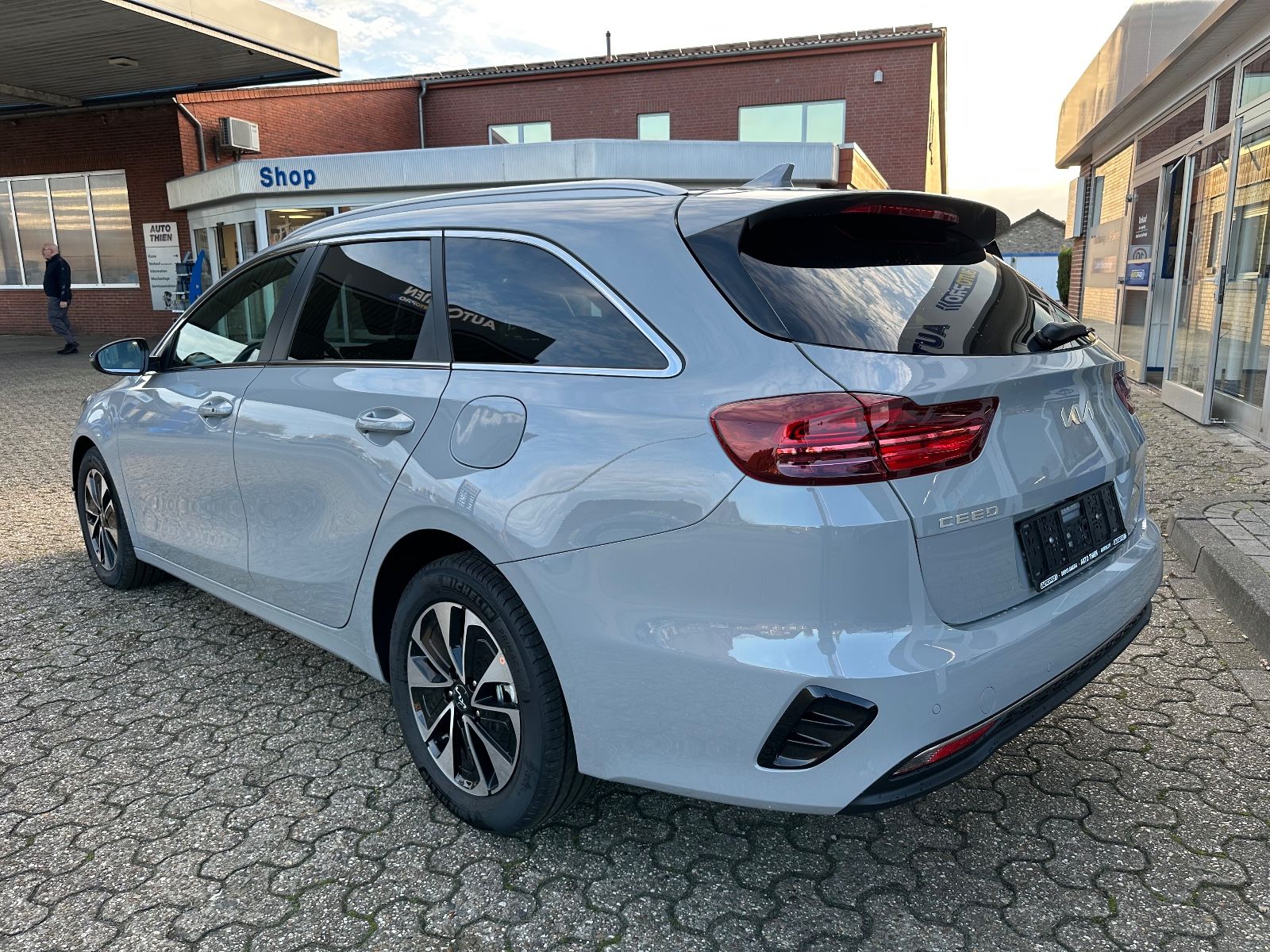 Fahrzeugabbildung Kia Ceed Sportswagon 1.0 T-GDi DCT Navi/GRA/Shzg/PDC