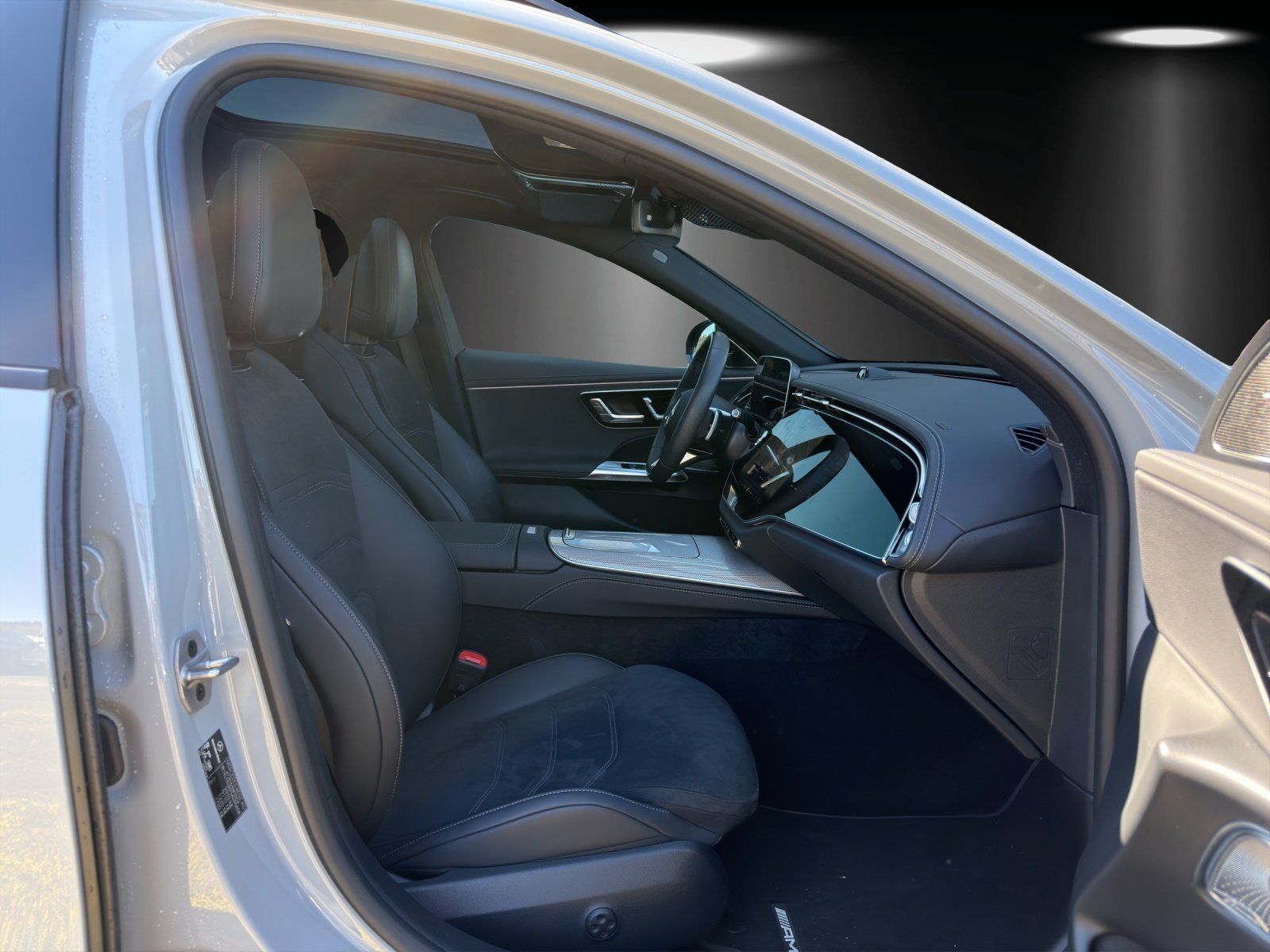 Fahrzeugabbildung Mercedes-Benz E300de T AMG Prem+ DISTRO Superscrn AIRMATIC AHK