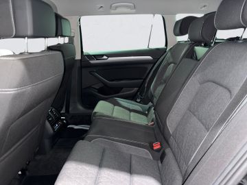Volkswagen Passat Variant - 11
