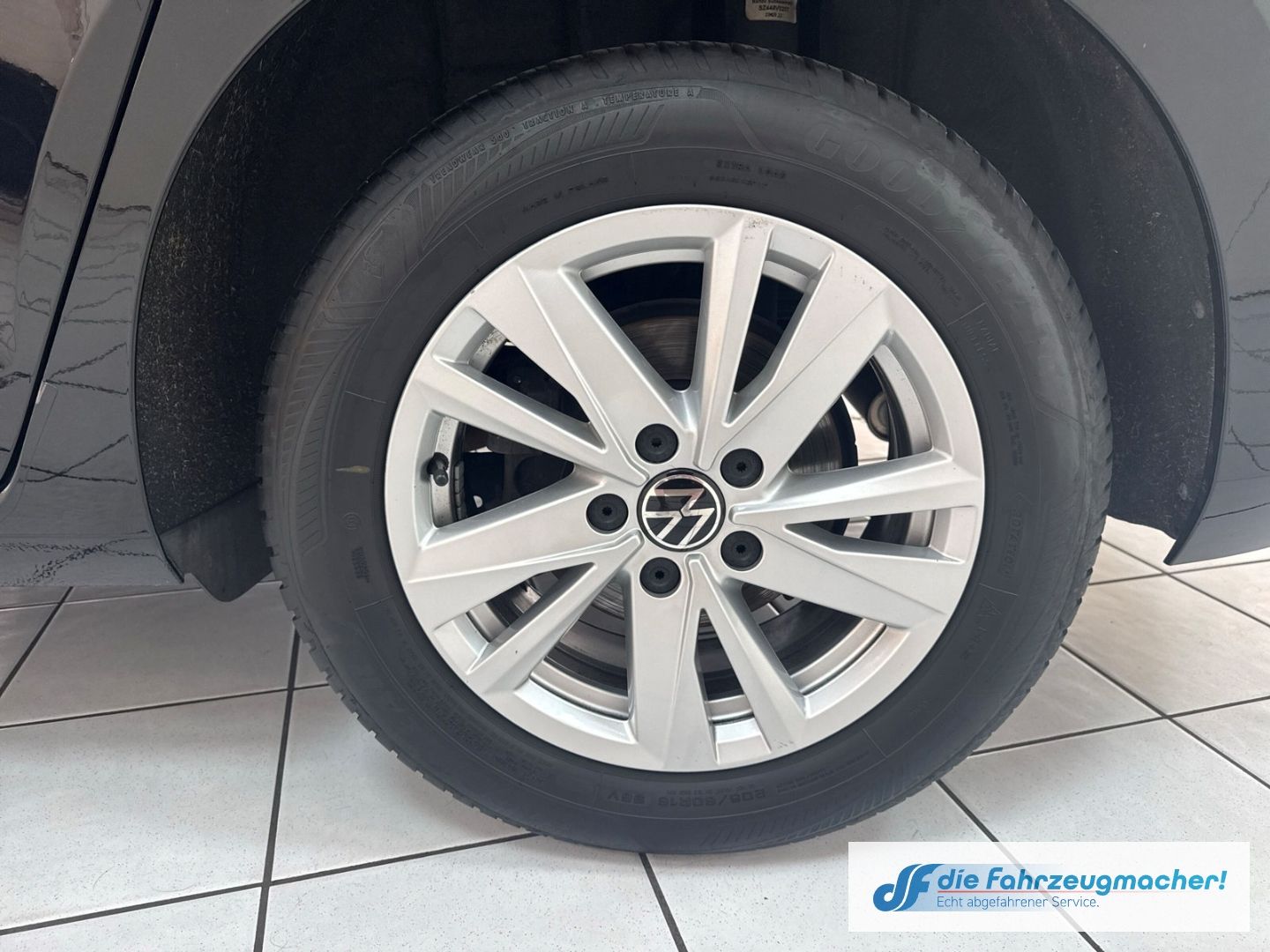 Fahrzeugabbildung Volkswagen Touran Comfortline 2.0 TDI *7 Sitzer*Digi Cockpi