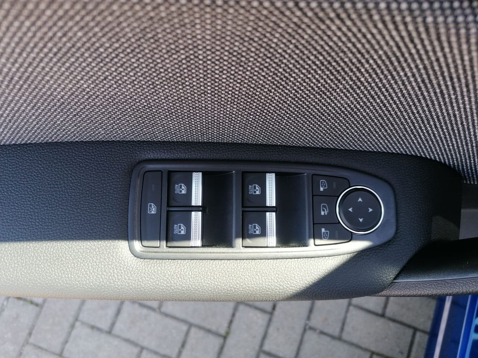 Fahrzeugabbildung Renault Captur TCe 90 TECHNO WINTERPAKET ALU 18"