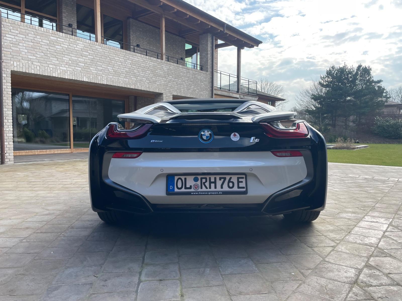 BMW i8 Roadster /Servi+Reifen neu 92,8% Batterie