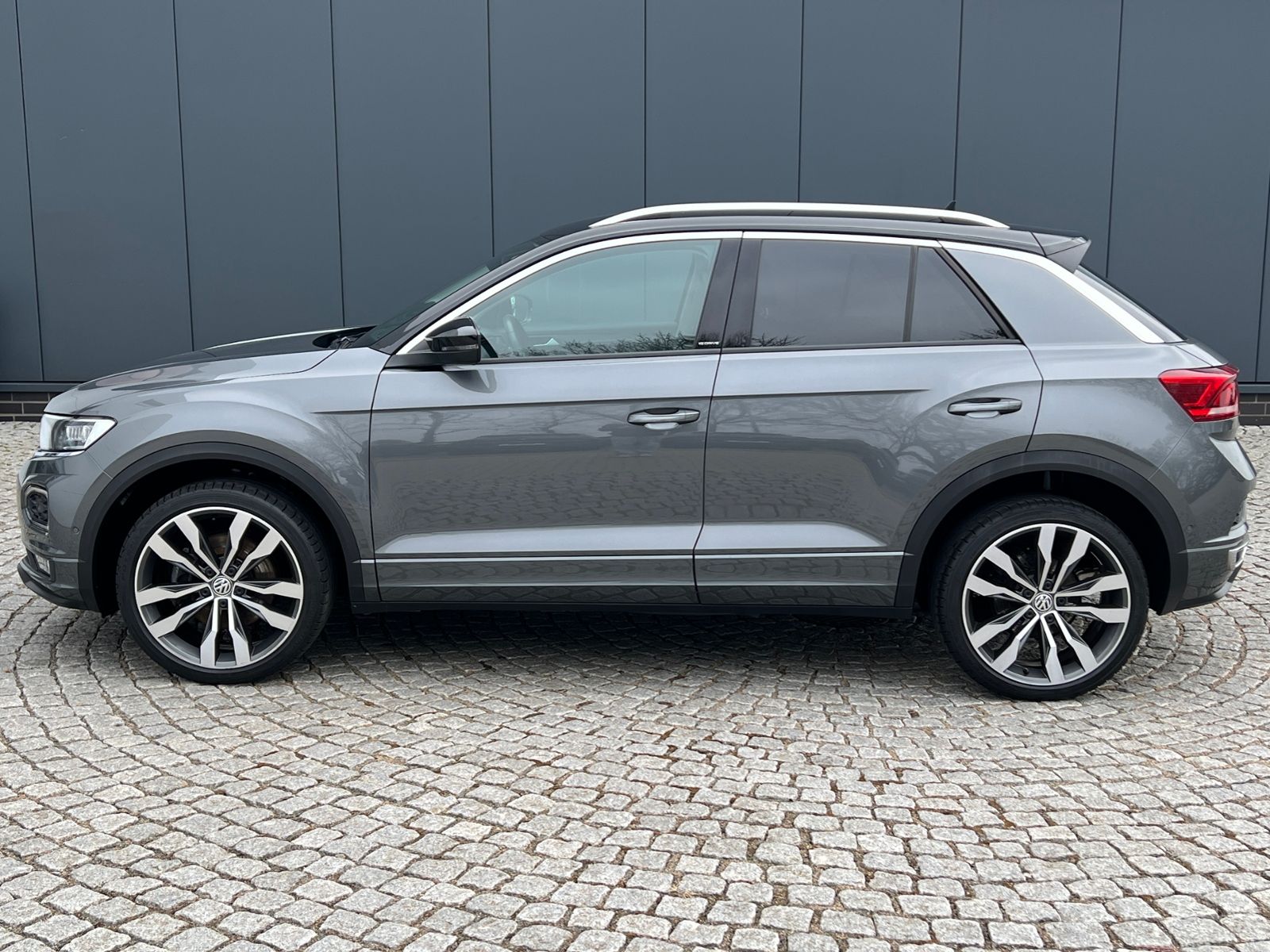 Fahrzeugabbildung Volkswagen T-Roc R-Line 1.5 TSI IQ.DRIVE *AHK, Climatronic,