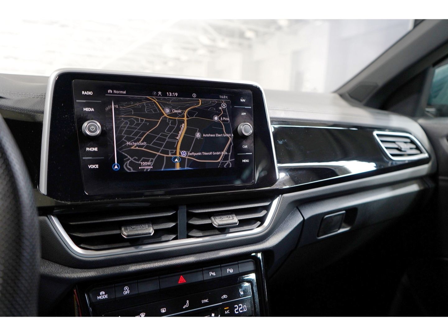 Volkswagen T-Roc - Bild 8